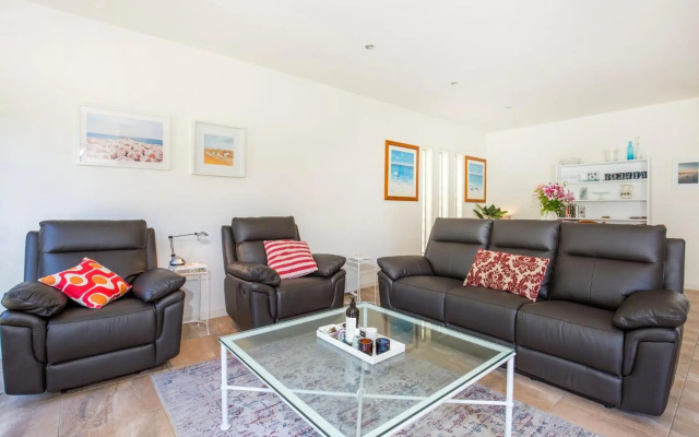 Thalassa I Pet Friendly I 2 Mins Walk to Beach