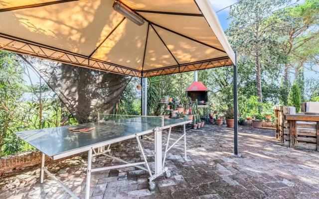 Belvilla by OYO Farmhous With Swimming Pool