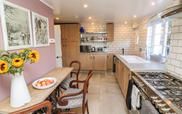 3 Elm Cottage