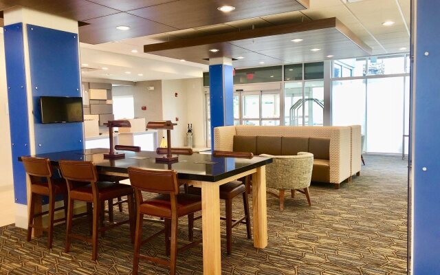 Holiday Inn Express & Suites Macon North by IHG