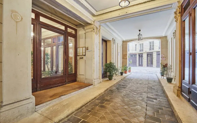 Saint Honore Luxury Apartment With AC