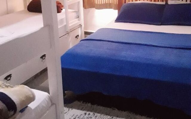 Golfinho Hostel
