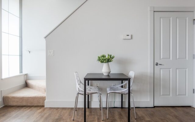 Spacious Townhome w Parking by Frontdesk