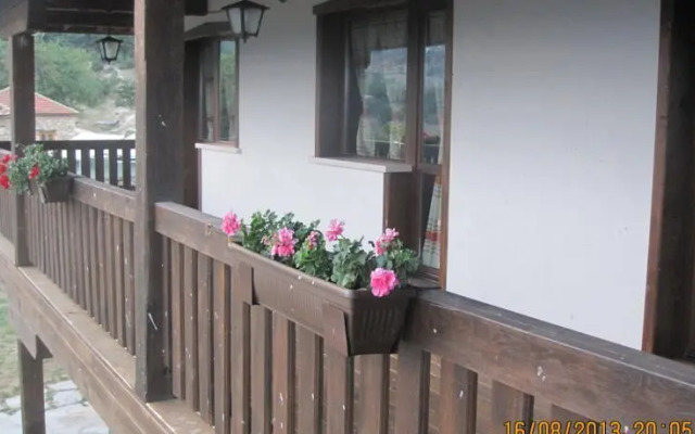 Hadji Boby Guest Inn