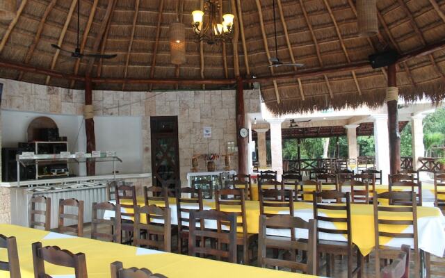 Real Mayab Hotel & Bungalows