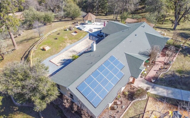 Awesome Views, Game Room, Hot Tub and More!