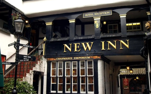 The New Inn by Roomsbooked