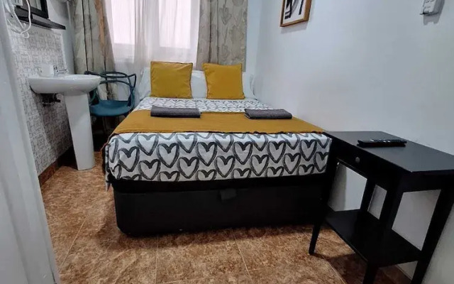 M-A Catrachos Rooms