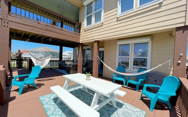 Sea-renity 3 Bedroom Home by Redawning