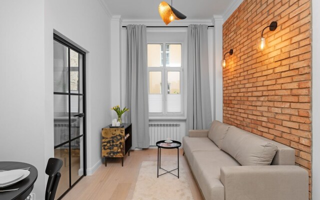 oompH Warsaw Central 2 Bedroom Apartment