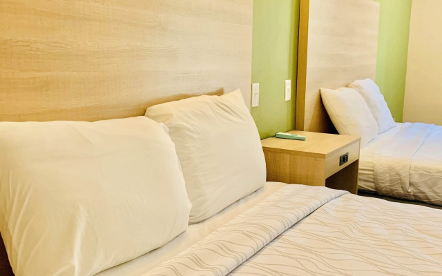 Weston Inn & Suites