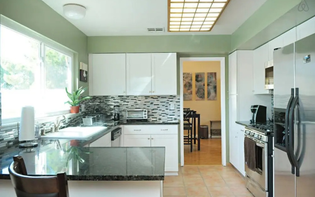 Luxury 4br 8min to Las Vegas Strip