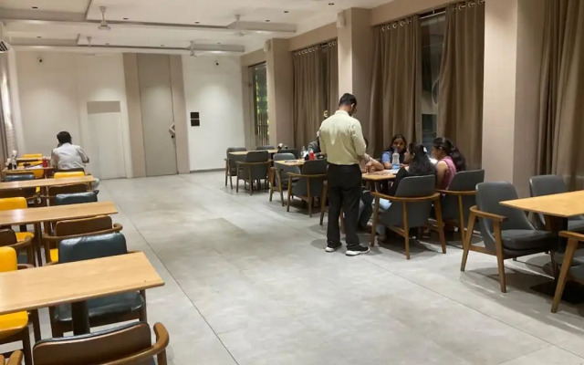 Hotel Govind Regency