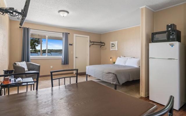 Fife Lake Lodge