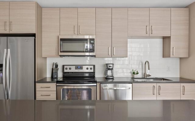 Denver | Remarkable 2BD/2BA Riverfront Apartment