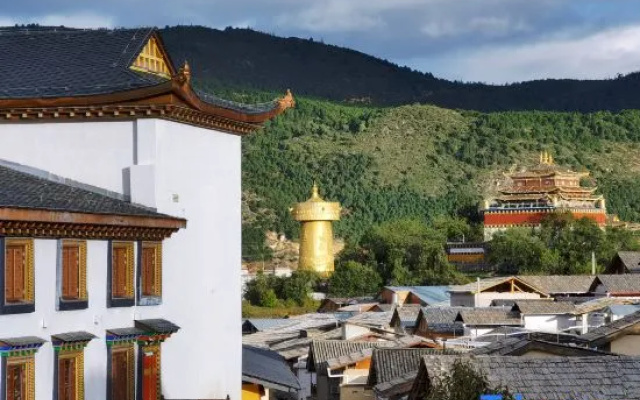 Shangri La Manxin Yunshui Bieyuan Inn
