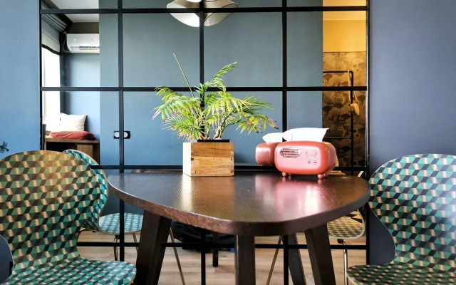 Апартаменты на бульваре Эйнштейна 3