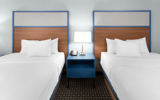 AmericInn by Wyndham Reedsburg