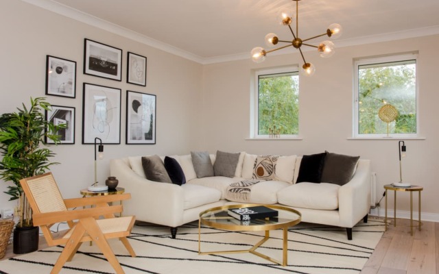 The Sparkford Gardens - Lovely 2bdr With Balcony