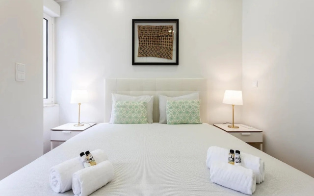 Alfama Spacious 2-Bed Near Feira Da Ladra