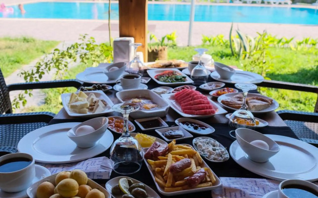 Apella Hotel