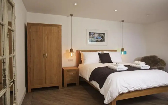 The Barn, 20 At The Beach