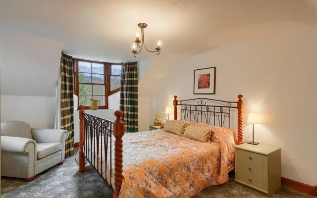 Spacious Characterful House W/views & Large Garden