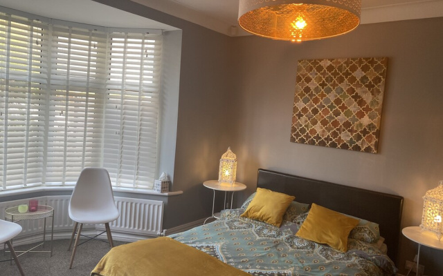 6 Bed-sleeps 12-hot Tub-free Parking-pet Friendly