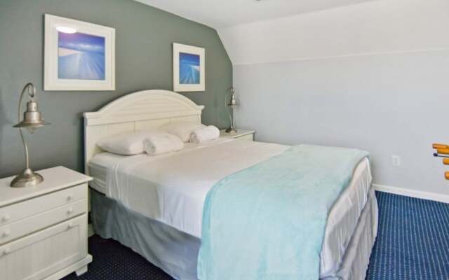 Runaway Beach Club 2202 - Three Bedroom Condo