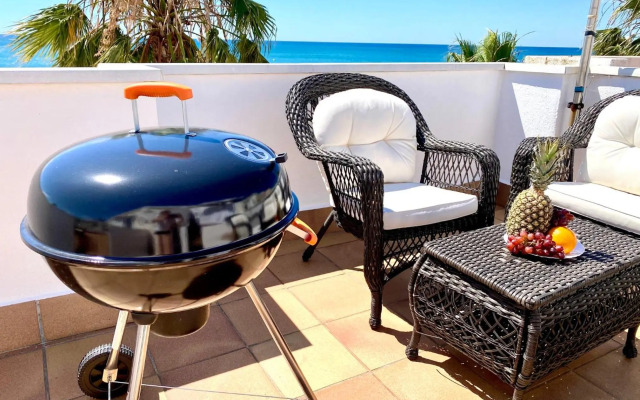 House in front of the beach with sea view