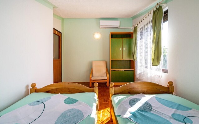 Stunning Home in Maslenica - Jasenice With 5 Bedrooms and Wifi