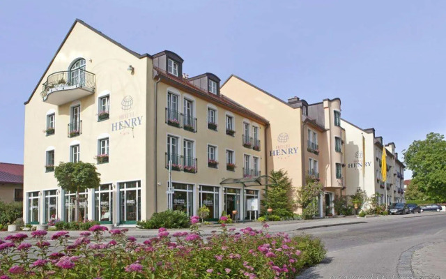 Hotel Henry
