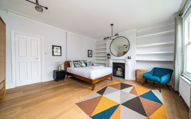 NEW Bohemian 2 Bedroom Victorian Flat in Dalston