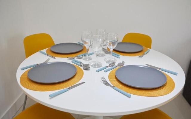 Spire View - 1 Bedroom, sleeps 4, parking Wifi