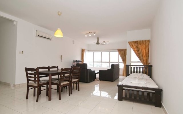 Comfy 3BR Home With Klcc View