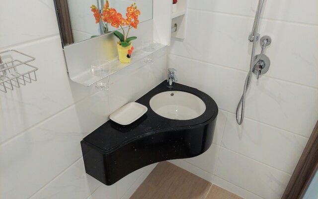 Well Appointed and Homey Studio at Sky House BSD Apartment