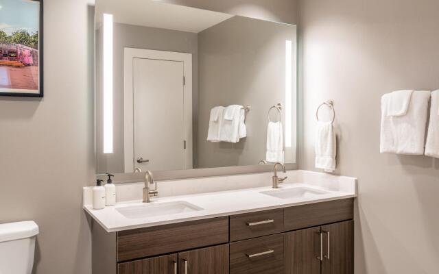 Austin | Awesome 2BD/2BA Downtown Apartment
