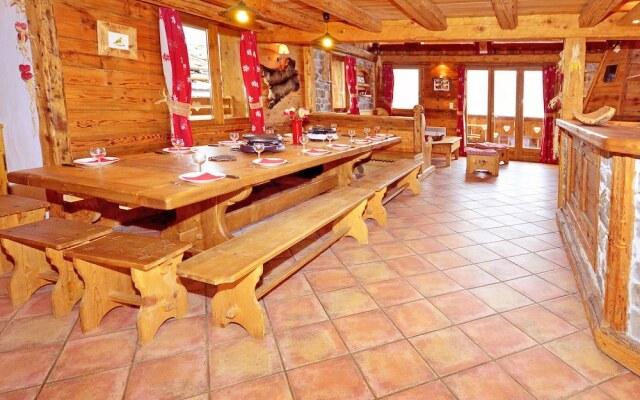 Charming Chalet in Champagny-en-vanoise Near Ski Area