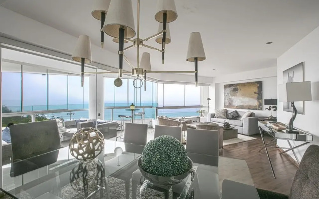 Boardwalk Modern Apartment With Oceanview