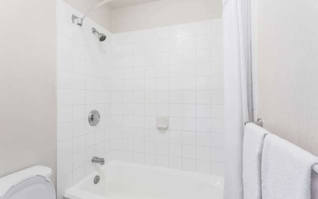 Super 8 by Wyndham Kelowna BC
