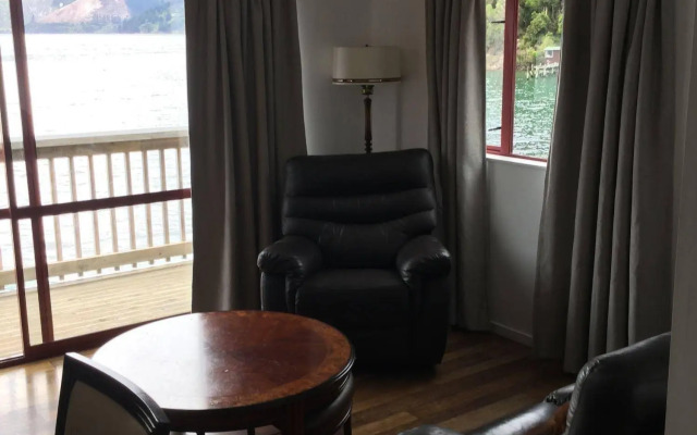 The Lodge At Te Rawa - Boat Access Only