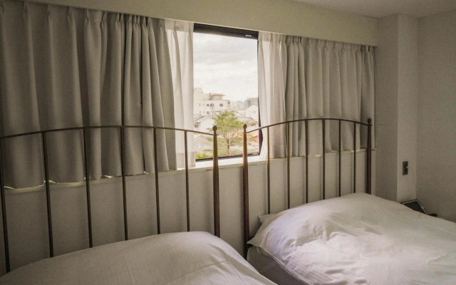 THE Root 2 HOTEL