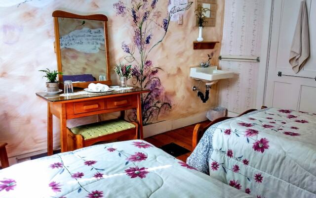 La maison Rose Alma Couette et Café