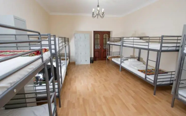 Hostel Positive