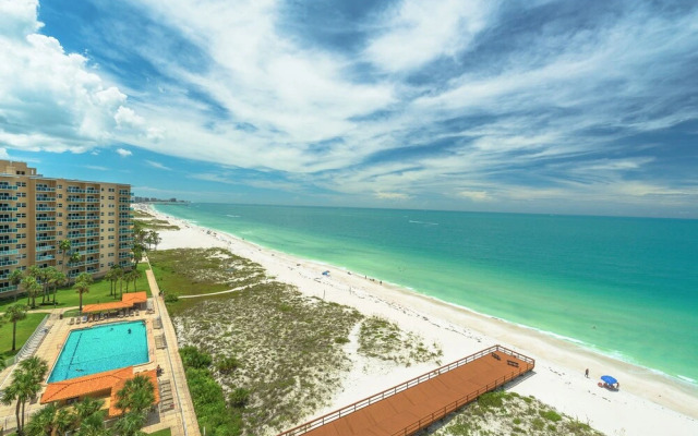 Regatta Beach Club N 913 by Vtrips