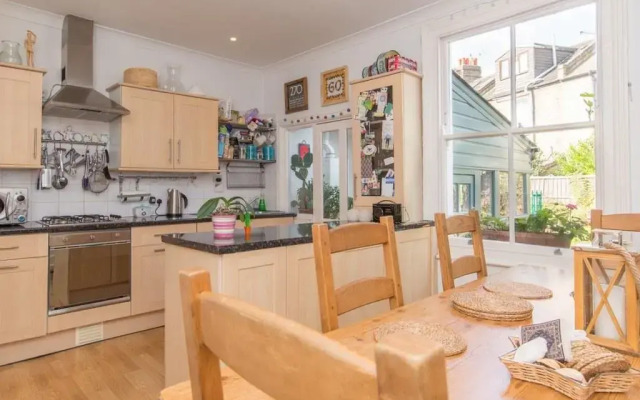 Veeve  3 Bed Family House On Esparto Street Wandsworth