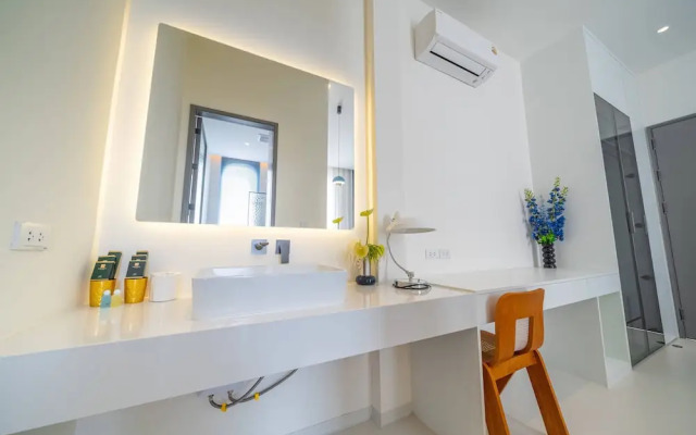 Pool villa with slide karaoke kitchen