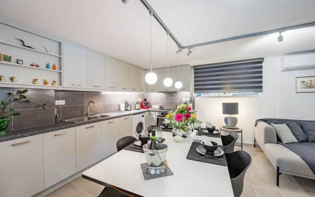 Glyfadas Luxury Design Apartments