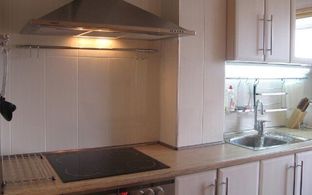 Sutkiarenda on Morskaya Naberezhnaya 19