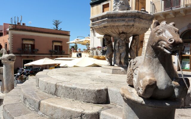 Taormina Piazza Duomo